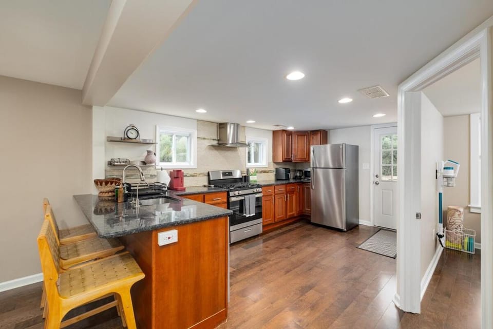 Kitchen or kitchenette, Dining area, dishwasher, oven, stove
