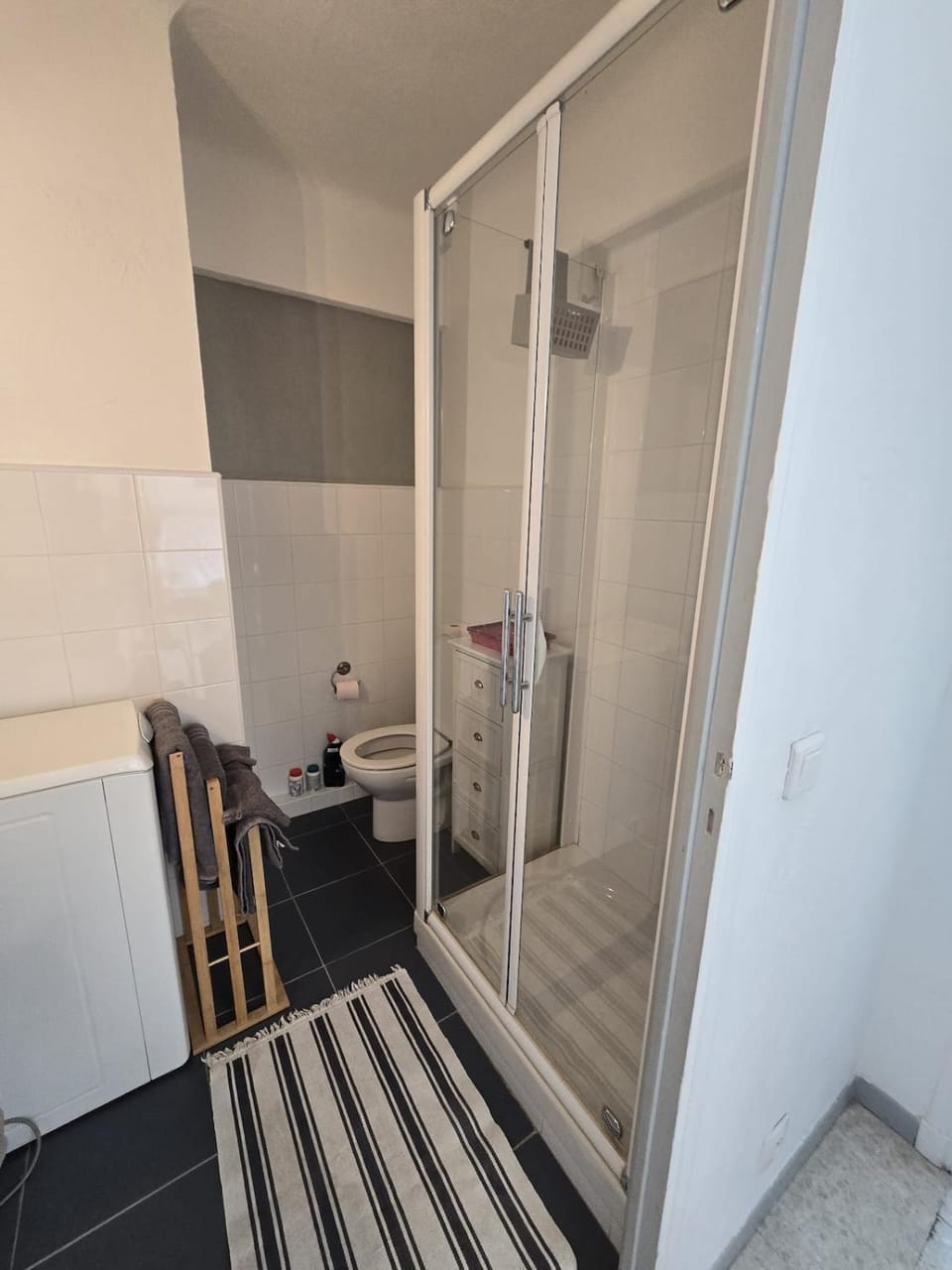 Shower, Toilet, Bathroom, washing machine
