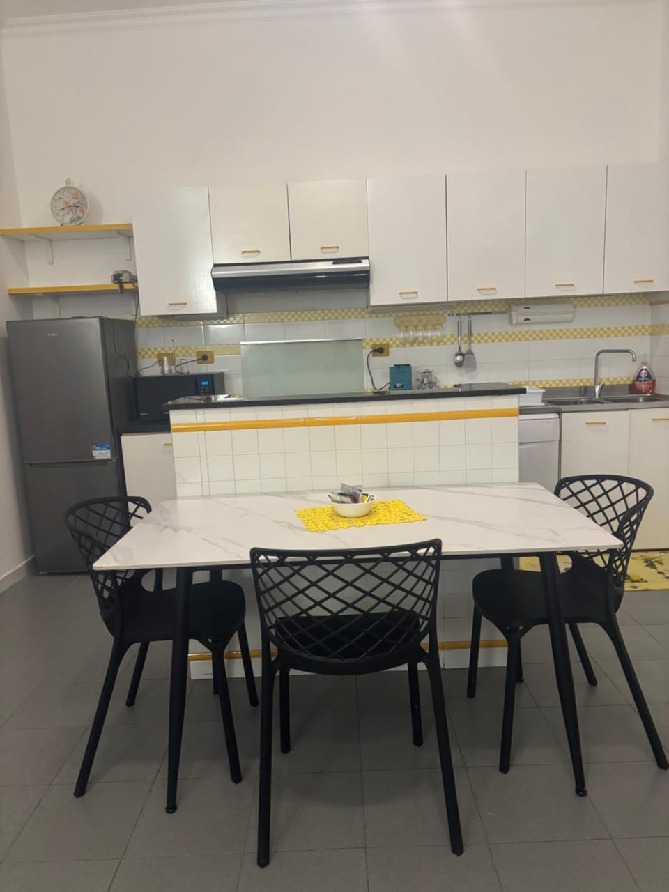 Kitchen or kitchenette, Dining area, stove