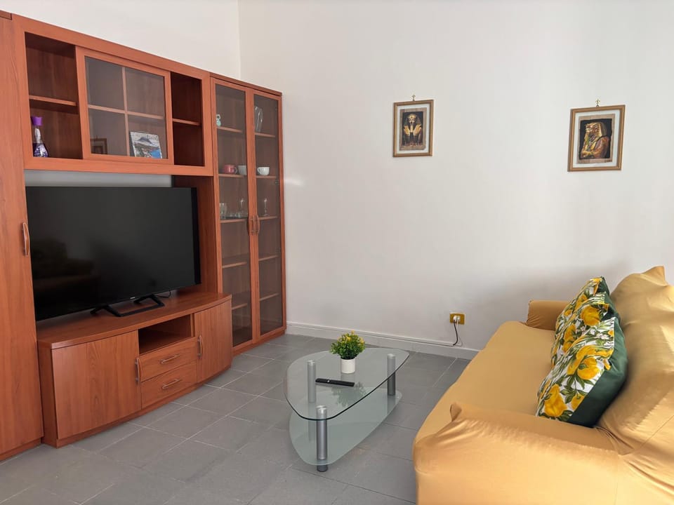 Communal lounge/ TV room, TV and multimedia, Seating area