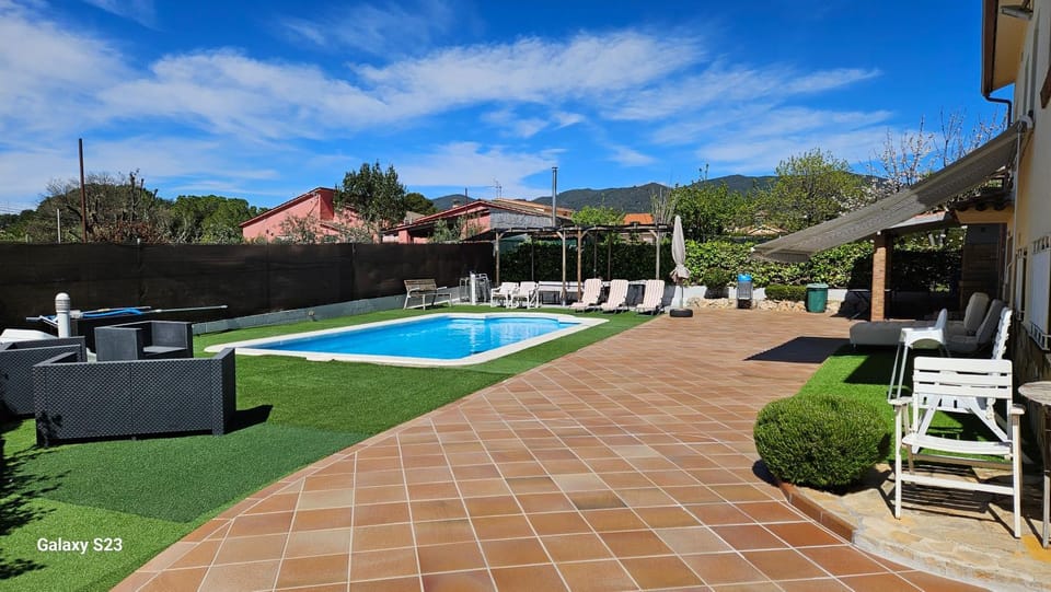 Property building, Spring, Day, Garden, Garden view, Pool view, Swimming pool, sunbed