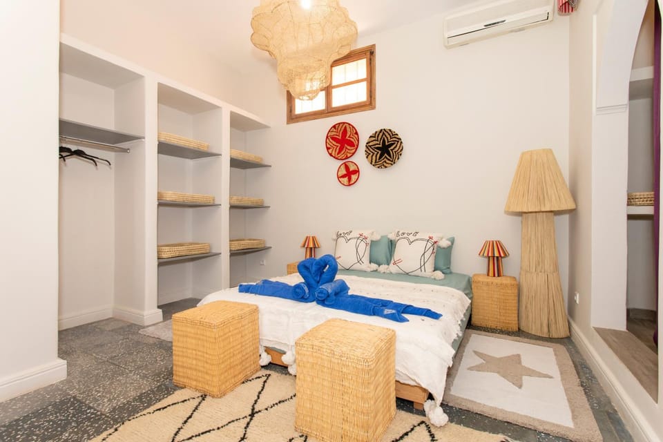 Restaurant/places to eat, BBQ facilities, Garden, Bathroom, Coffee/tea facilities, Seating area, Bedroom, Communal kitchen, Swimming pool, Open Air Bath, Bath, Parking, fireplace, flat iron, hair dryier, towels, air conditioner