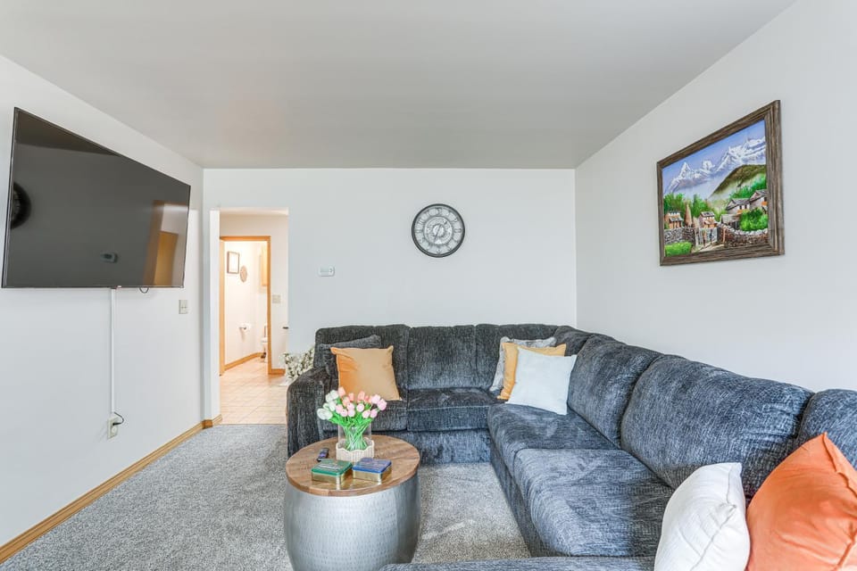 Townhome with Patio 1 Mi to Clearfield Riverwalk House in Clearfield