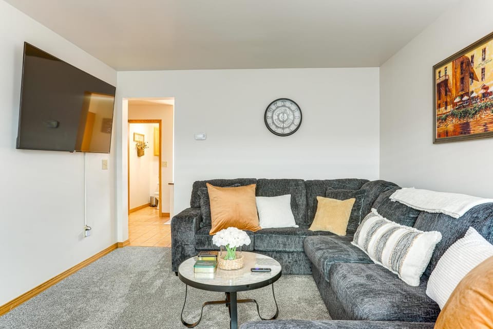 Convenient Townhome 1 Mi to Dtwn Clearfield House in Clearfield