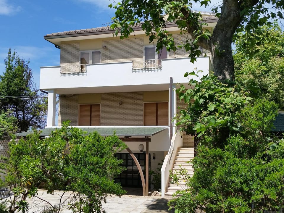 Facade/entrance, Garden view