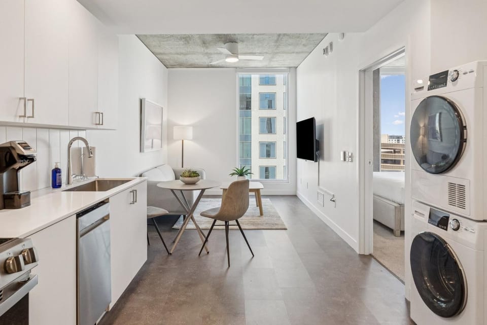 Kitchen or kitchenette, Seating area, Dining area