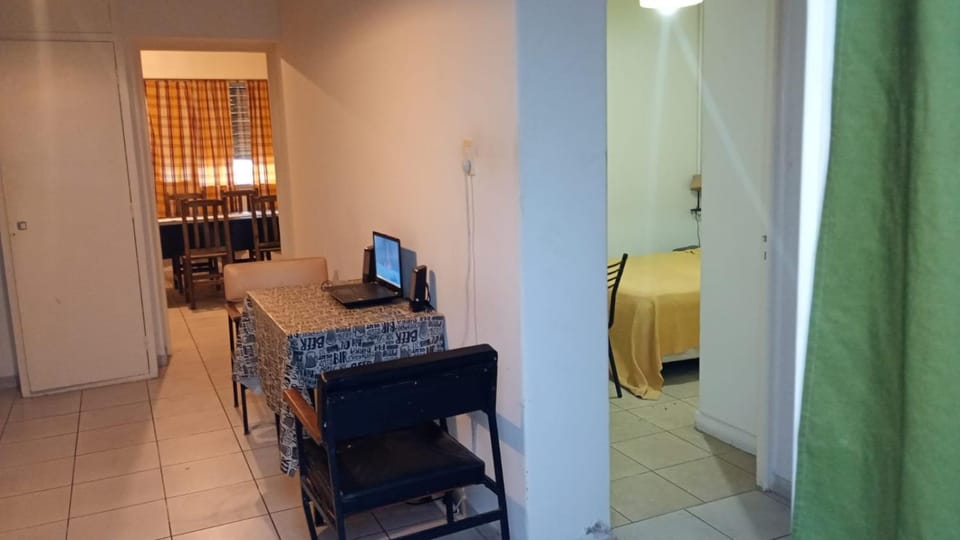 Kitchen or kitchenette, Dining area, oven