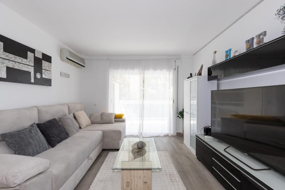 Communal lounge/ TV room, Living room