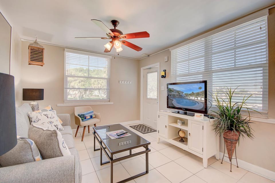 Clearwater Beach Suites #206 - Heated Pool - Steps to The Sand! Apartment in Clearwater Beach