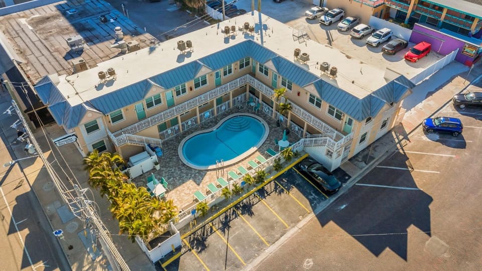 Clearwater Beach Suites #202 - HEATED POOL - Steps to The Sand! Apartment in Clearwater Beach