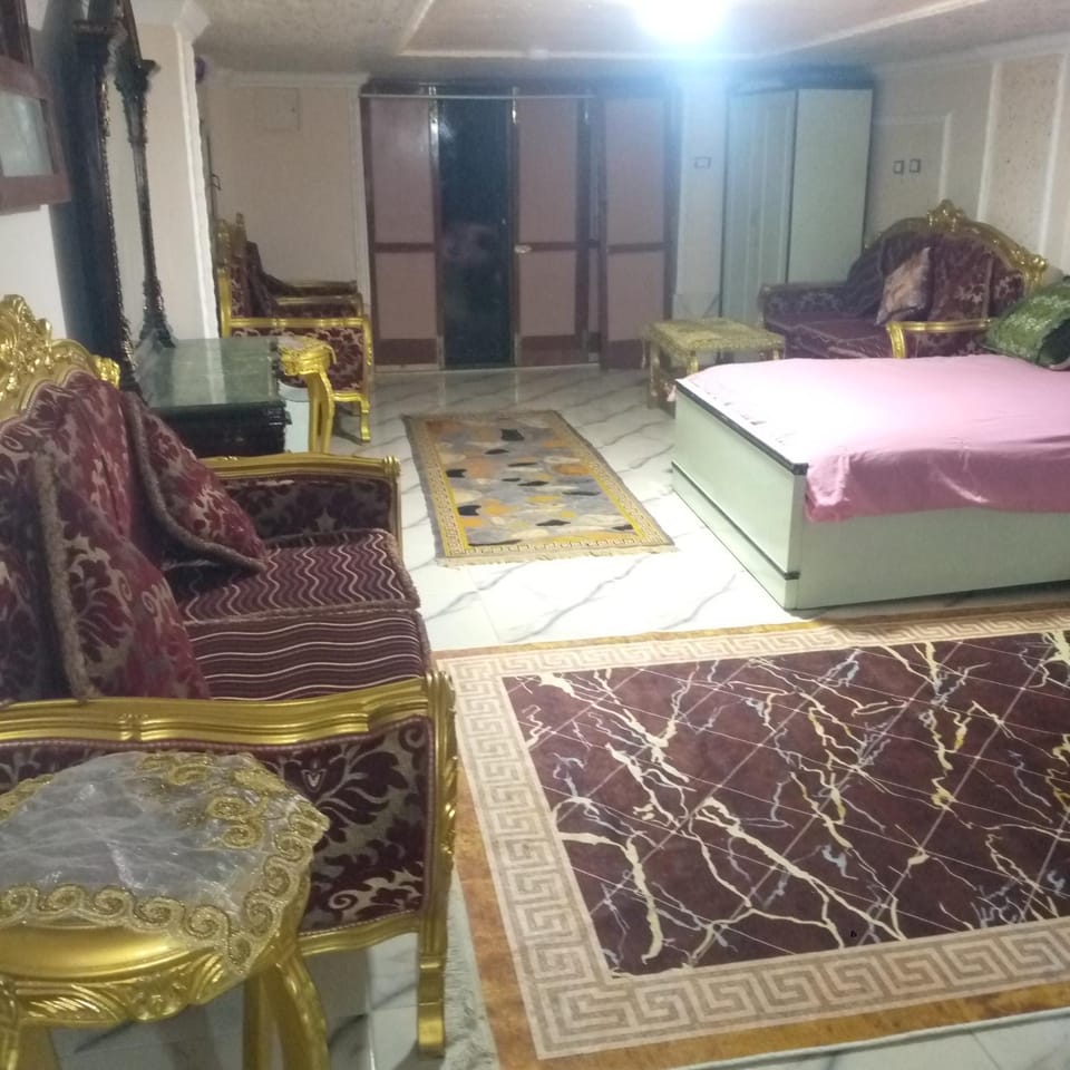 Bed, Photo of the whole room, Seating area, Bedroom