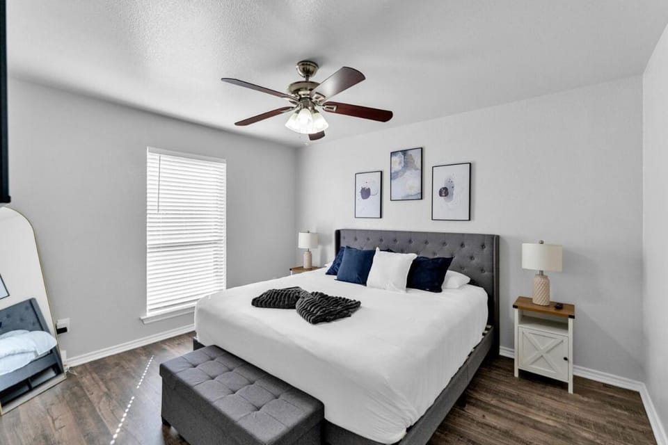 The Sunset Suite 3Bd 2Bath Att Garage Pvt Yard House in Texas