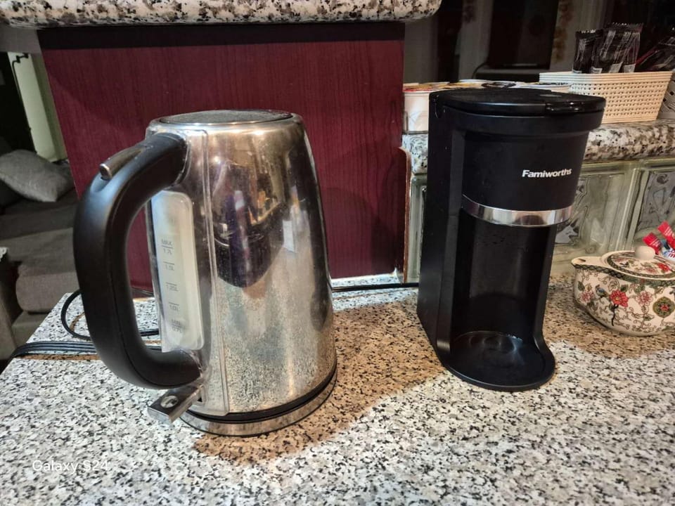 Coffee/tea facilities, Communal kitchen