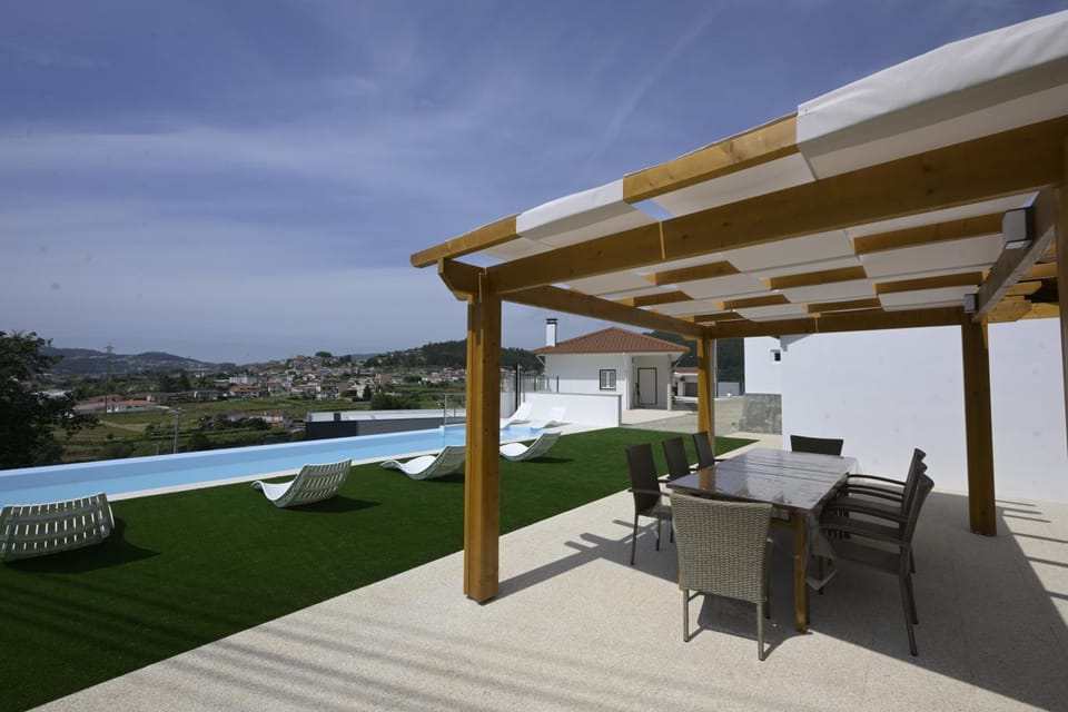 Day, Natural landscape, View (from property/room), Balcony/Terrace, Dining area, Pool view, Swimming pool, sunbed