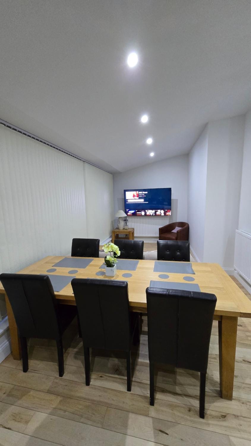 Living room, Seating area, Dining area