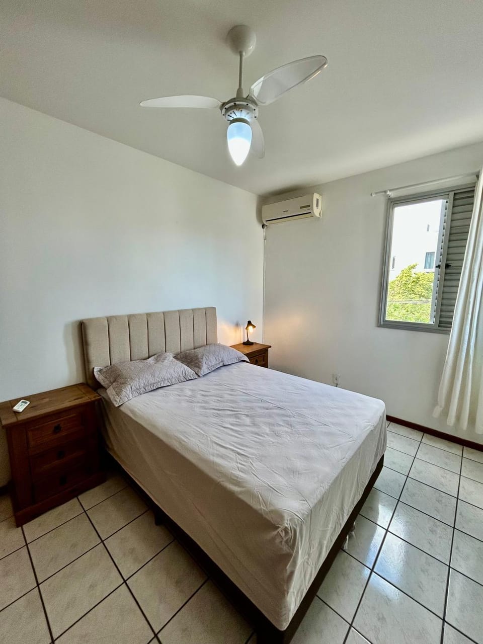 Bed, Photo of the whole room, Bedroom, air conditioner