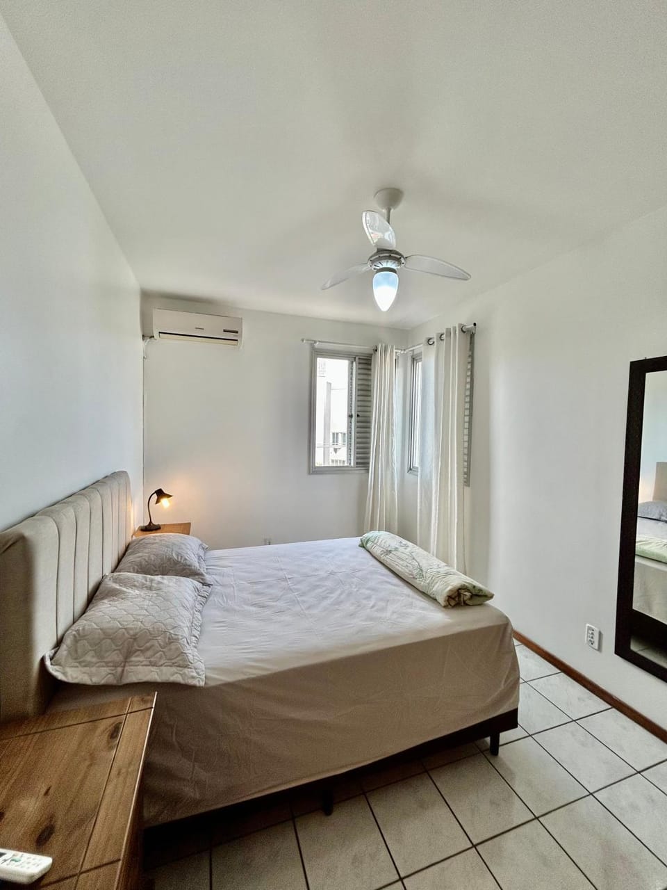 Bed, Photo of the whole room, Bedroom, air conditioner