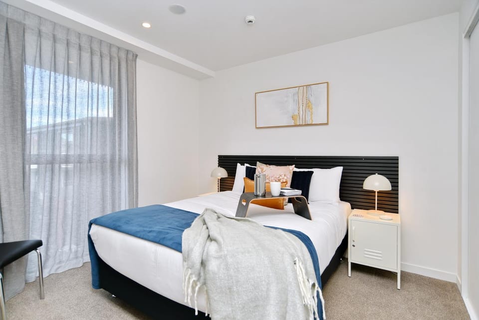 Bed, Seating area, Bedroom