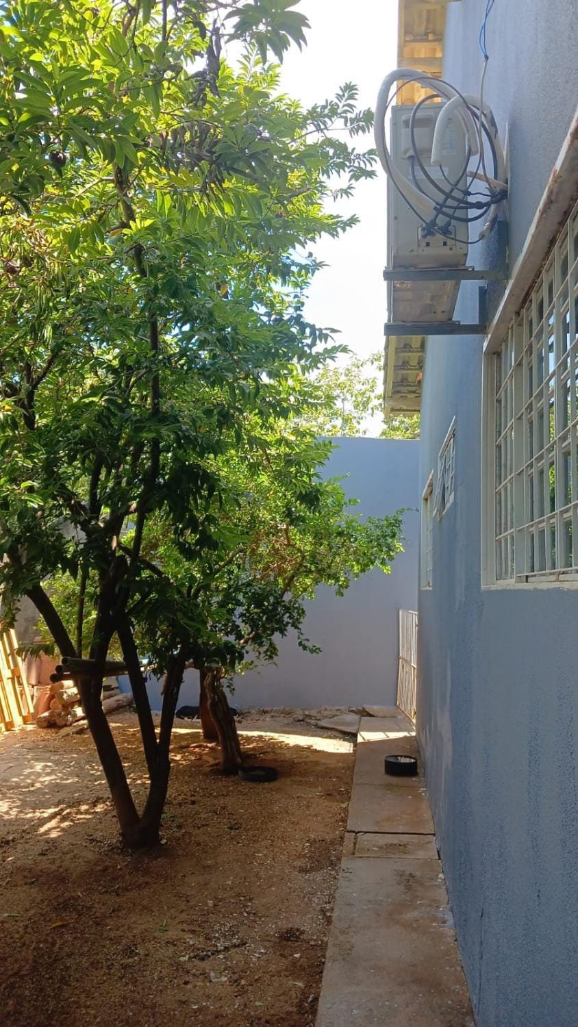Casa grande, ar em todos os quartos, cabe 3 carros House in State of Goiás