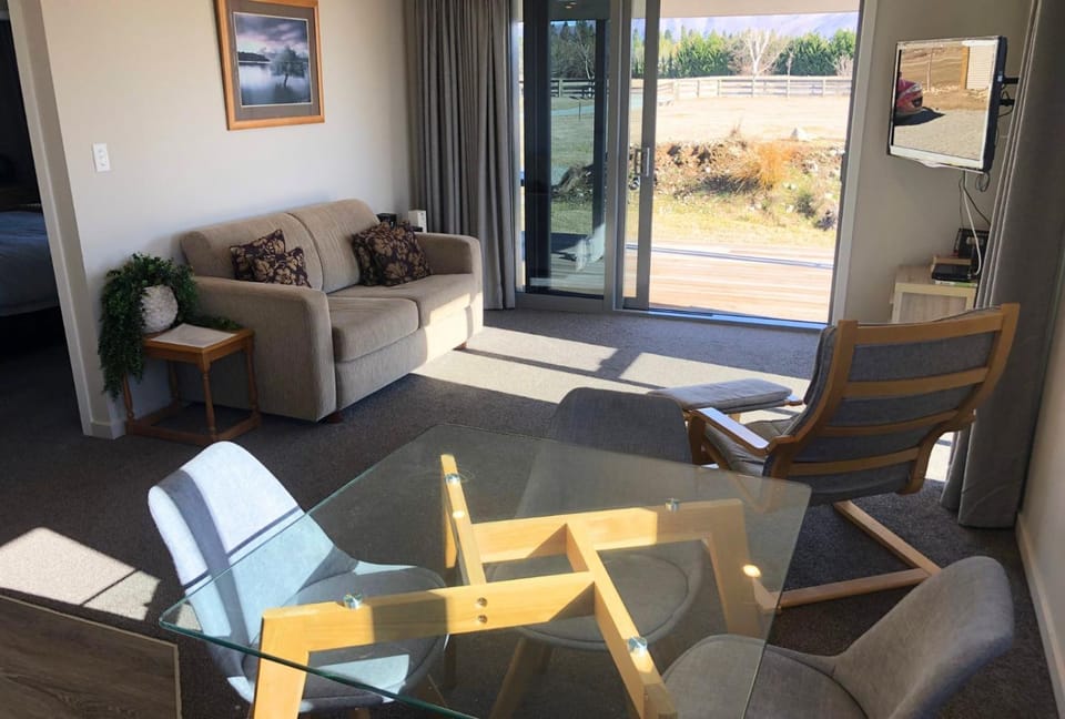 Our Twizel Weekender By The Lake House in Twizel