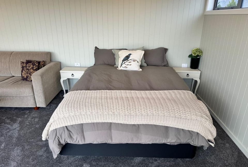 Our Twizel Weekender By The Lake House in Twizel