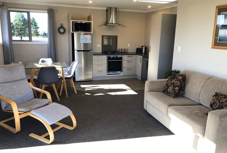 Our Twizel Weekender By The Lake House in Twizel