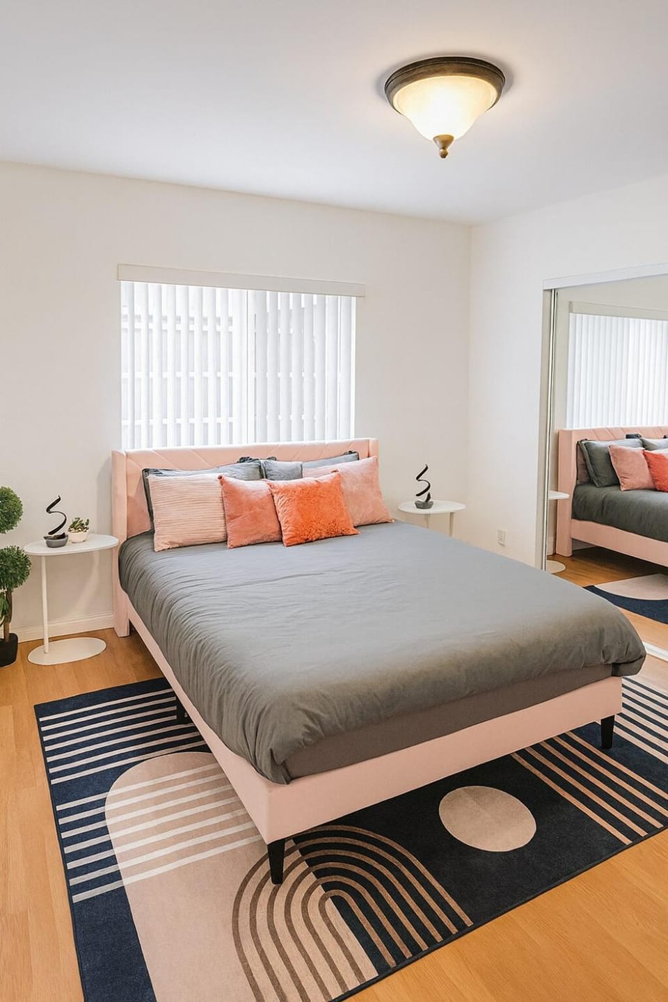 Modern Comfort near Universal House in Studio City