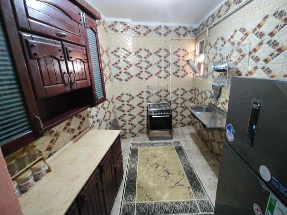 Kitchen or kitchenette, minibar, oven, stove