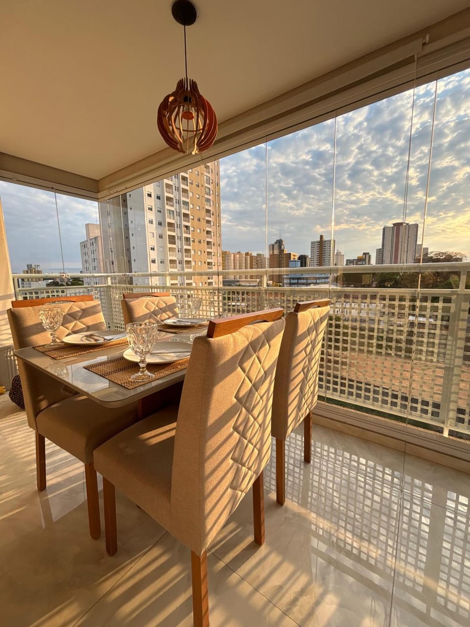 Dining area, City view