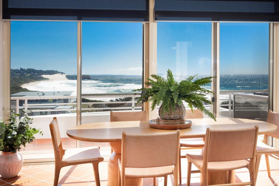 View (from property/room), Dining area, Sea view