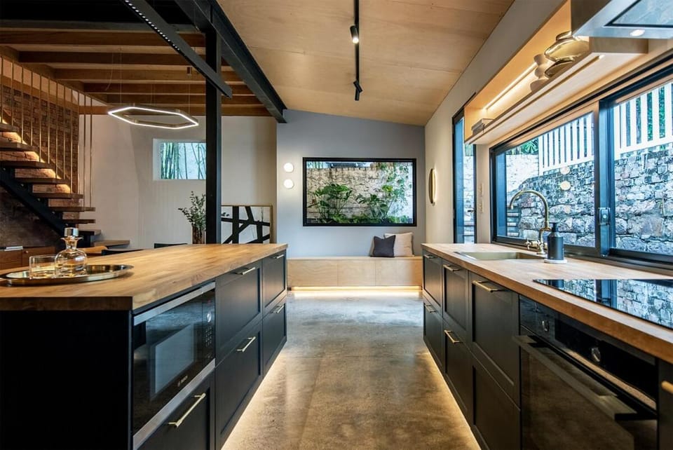 Luxury Historic Landmark Holdgates Cottage House in Brisbane City