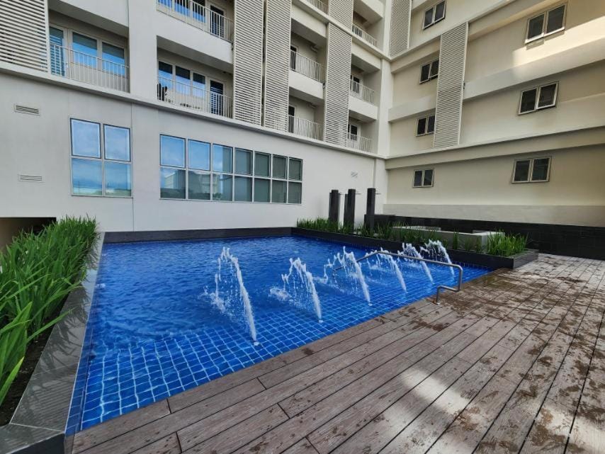 Your Stylish City Escape in Park Mckinley West with Breathtaking Views Apartment in Makati