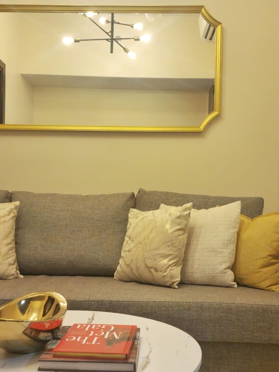Your Stylish City Escape in Park Mckinley West with Breathtaking Views Apartment in Makati