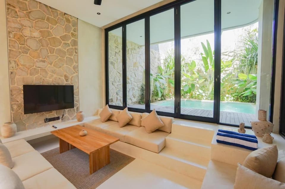 Communal lounge/ TV room, Living room, Seating area, Evening entertainment