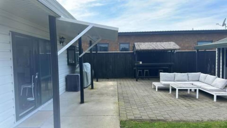Hosts on the Coast Tamaki Delight House in Whangamatā