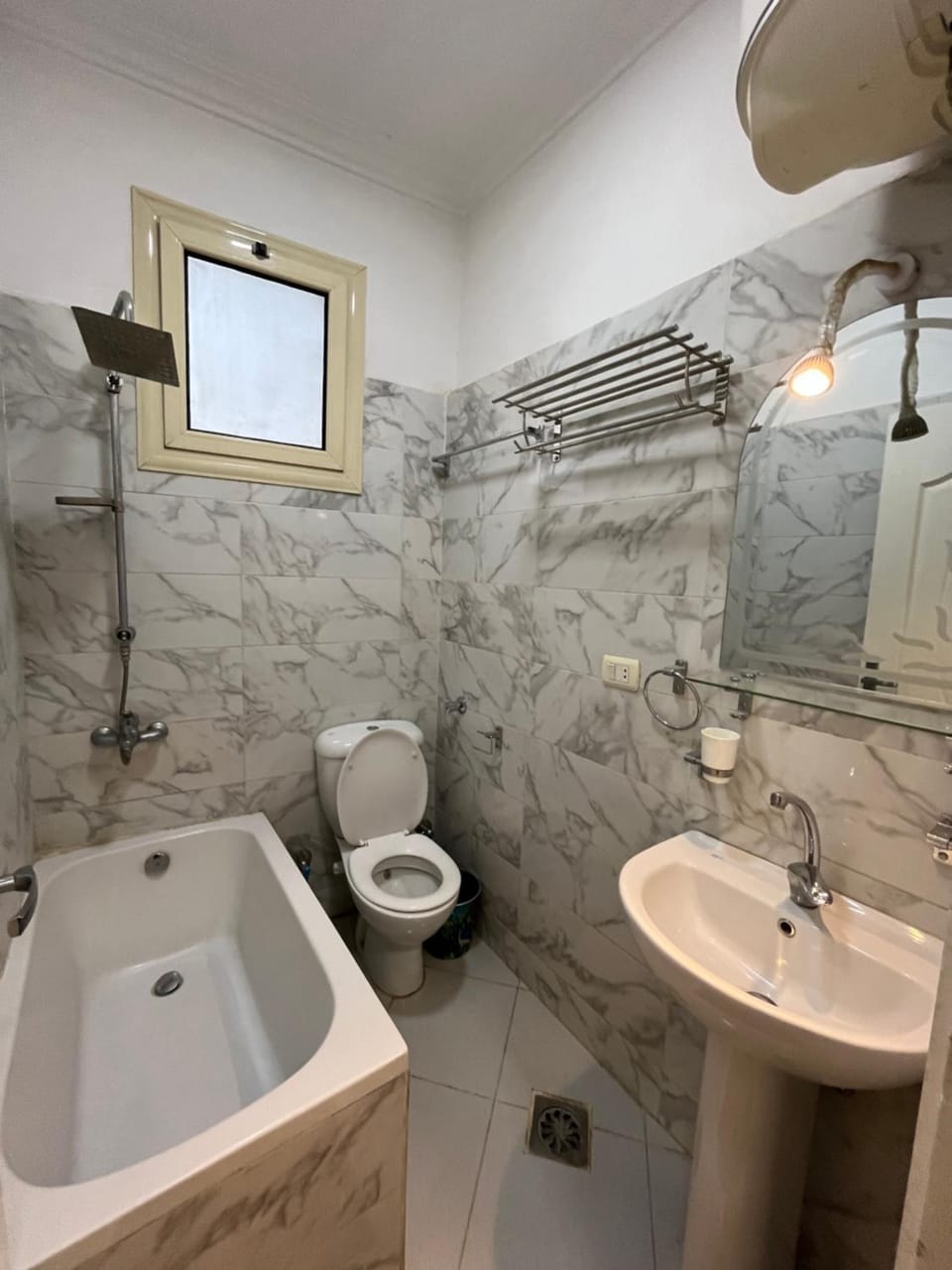 Shower, Toilet, Bathroom, Bath, towels