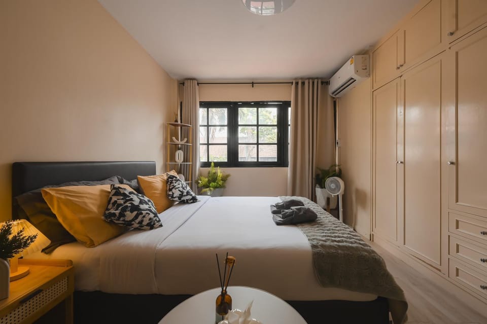 Property building, Bed, Photo of the whole room, Bedroom, wardrobe