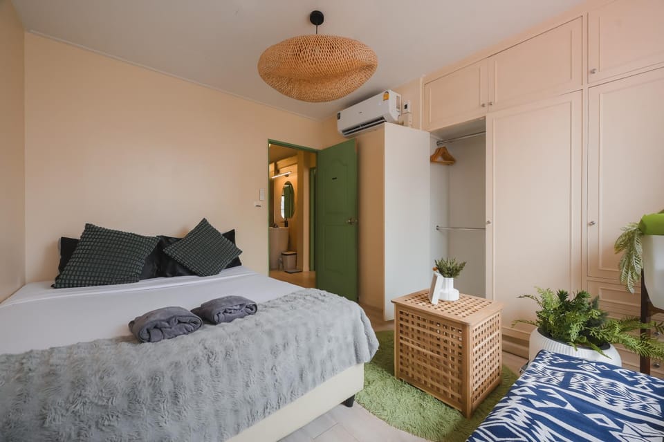 Property building, Bed, Photo of the whole room, Bedroom, wardrobe