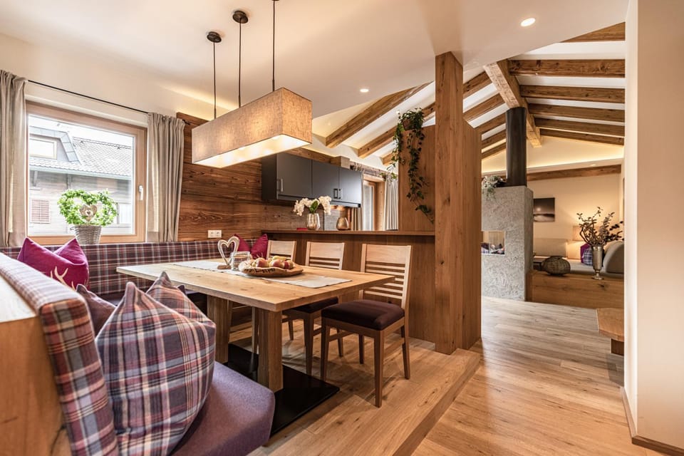 Kitchen or kitchenette, Living room, flat iron