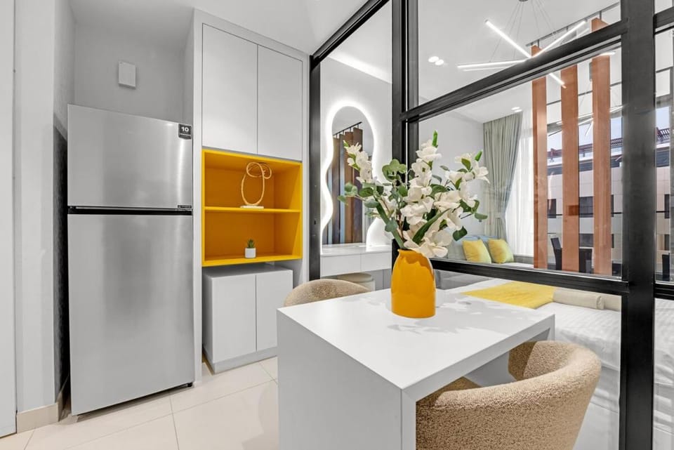 Waves - Cozy & Modern JVC Escape With Pool & Gym Access Apartment in Dubai