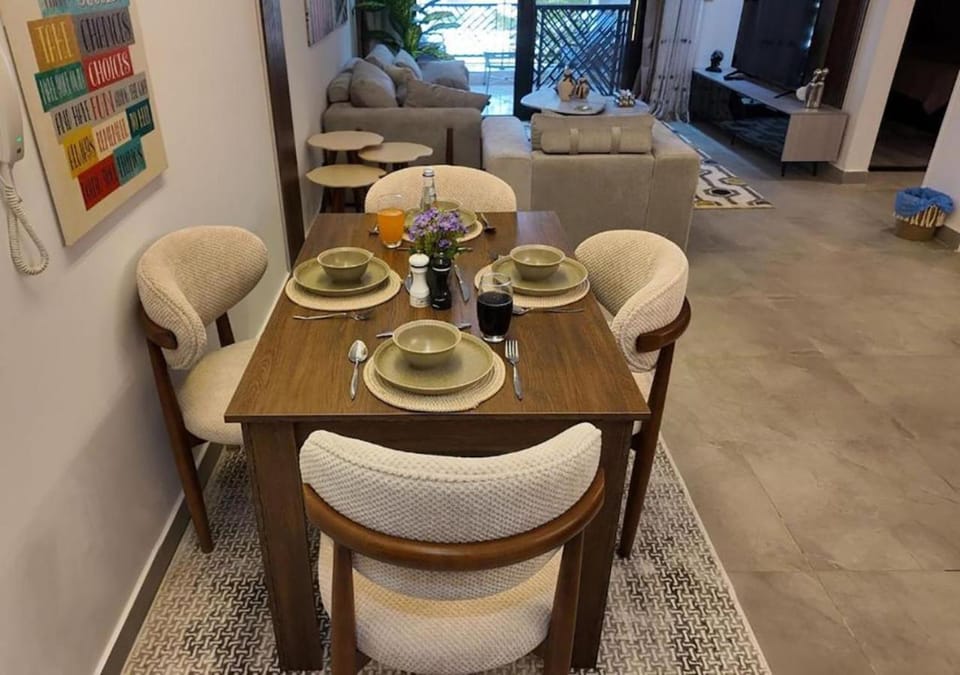 Food and drinks, Dining area, Food