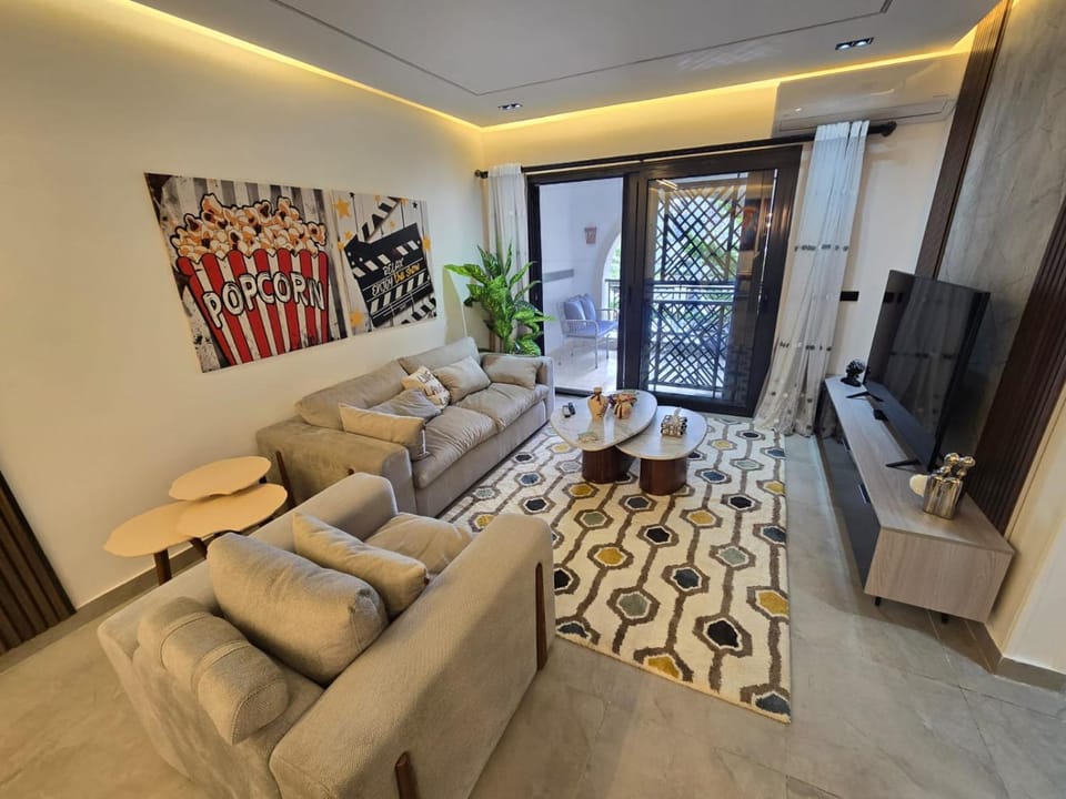 Communal lounge/ TV room, TV and multimedia, Living room, Seating area, Evening entertainment
