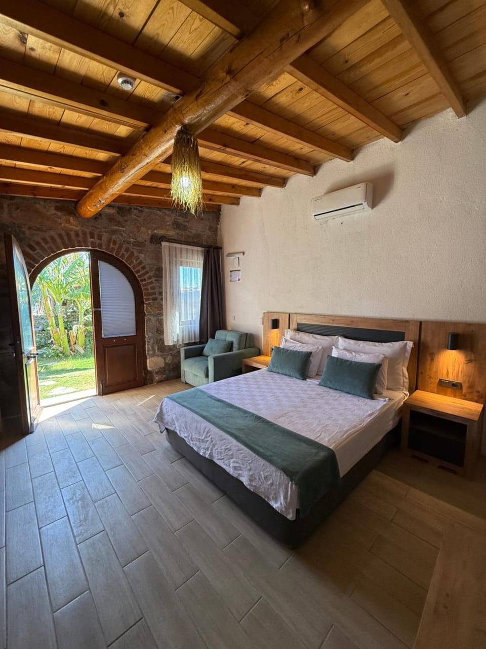 Bed, Photo of the whole room
