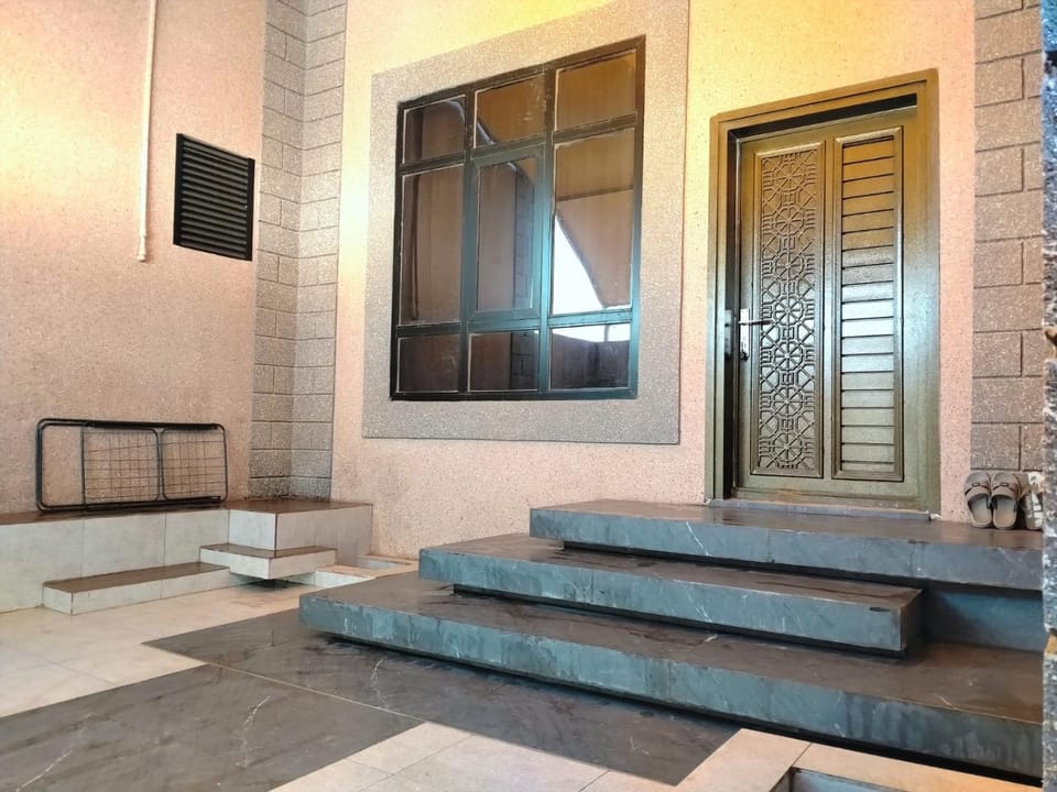 Patio, Facade/entrance