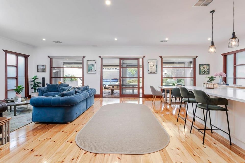 Henley Beach House - Luxury by the Sea House in Adelaide