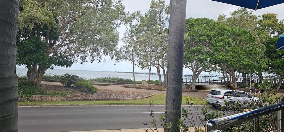 Restaurant/places to eat, Neighbourhood, Natural landscape, Sea view
