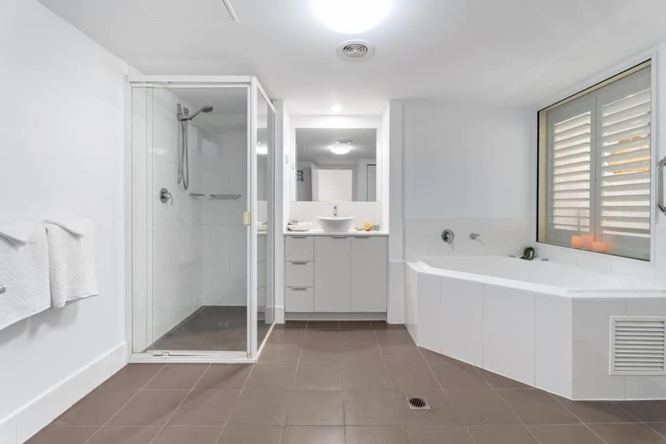 Executive Waterfront Apartment - Palms at The Pier Apartment in Hervey Bay