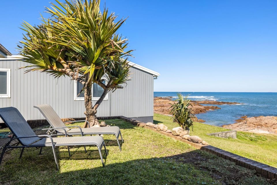 Waterfront Ocean Cottage House in Anna Bay