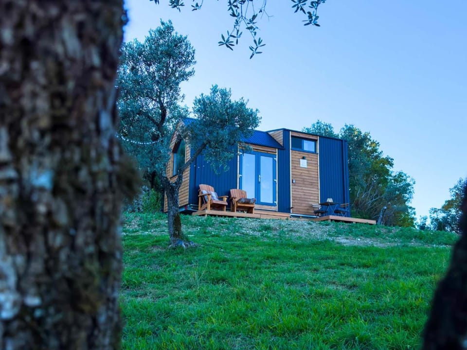 Olivo Nomade X by Tiny Away House in Lazio
