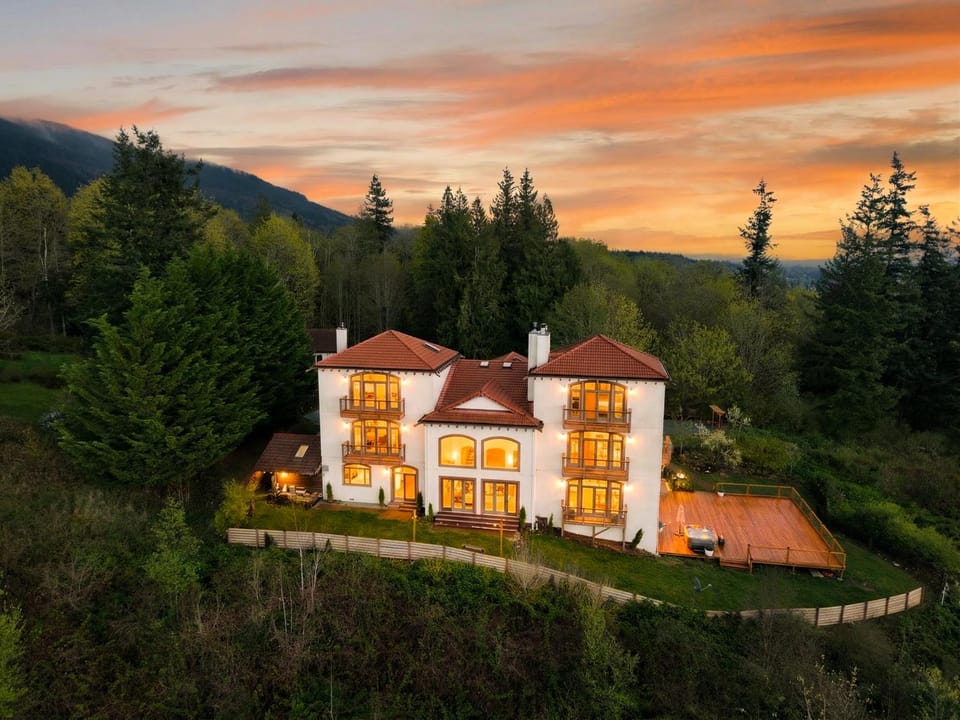 The Casa Grande - Weddings & Gatherings House in Washington